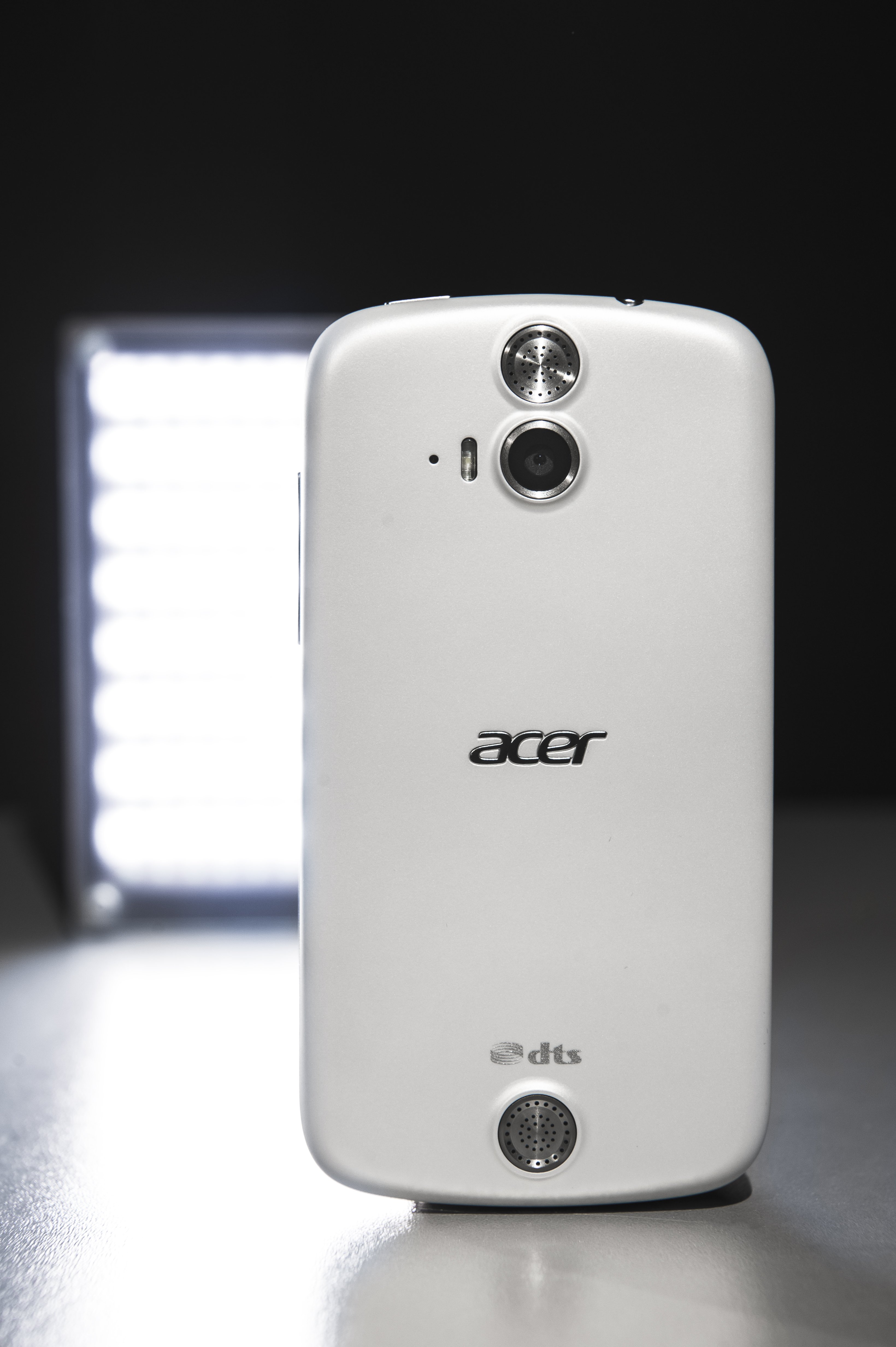 Acer Liquid E2 Duo (V370):  «плавный» двухсимочник