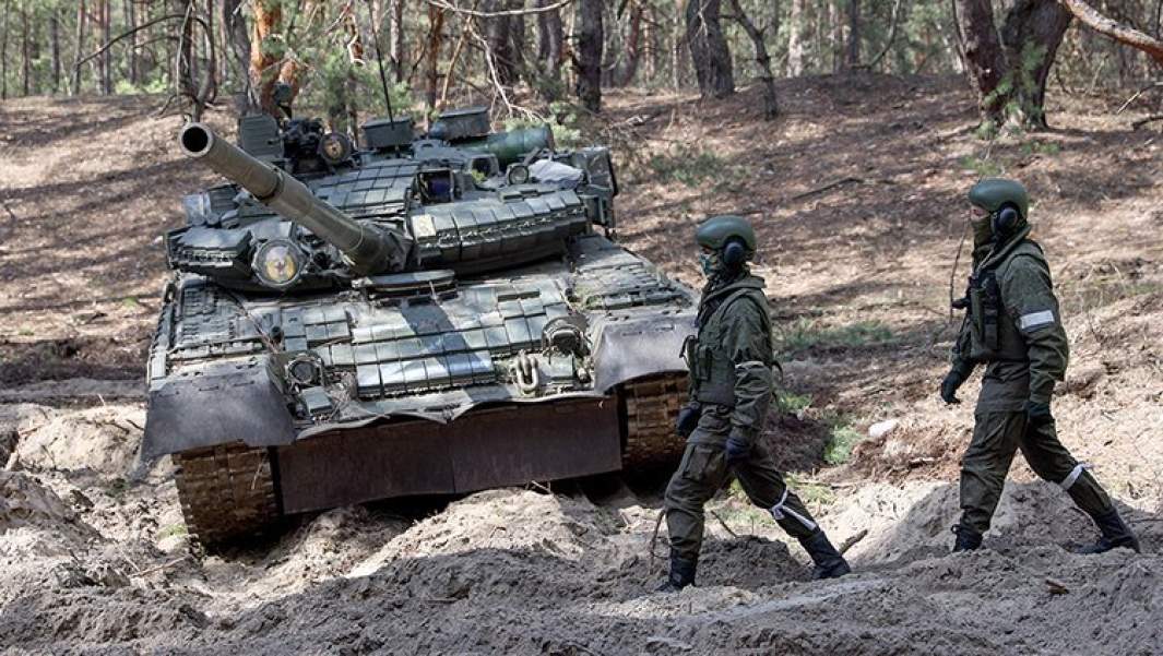 Военнослужащие и техника Народной милиции ЛНР около города Северодонецк