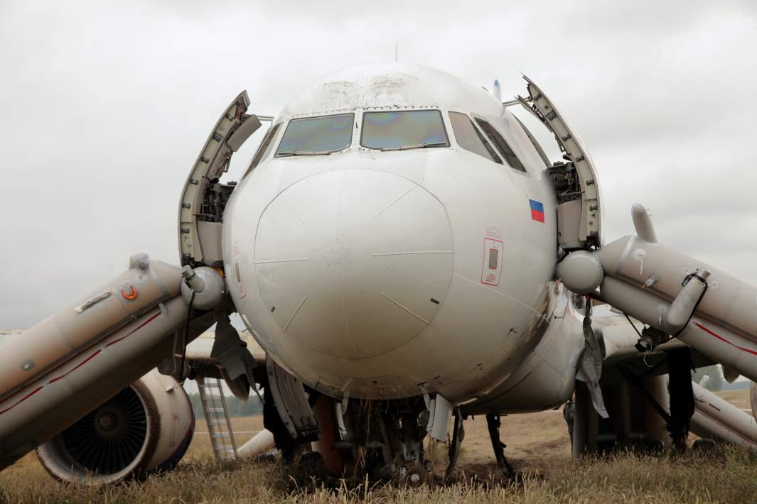 Пассажирский самолет Airbus A320 «Уральских авиалиний»