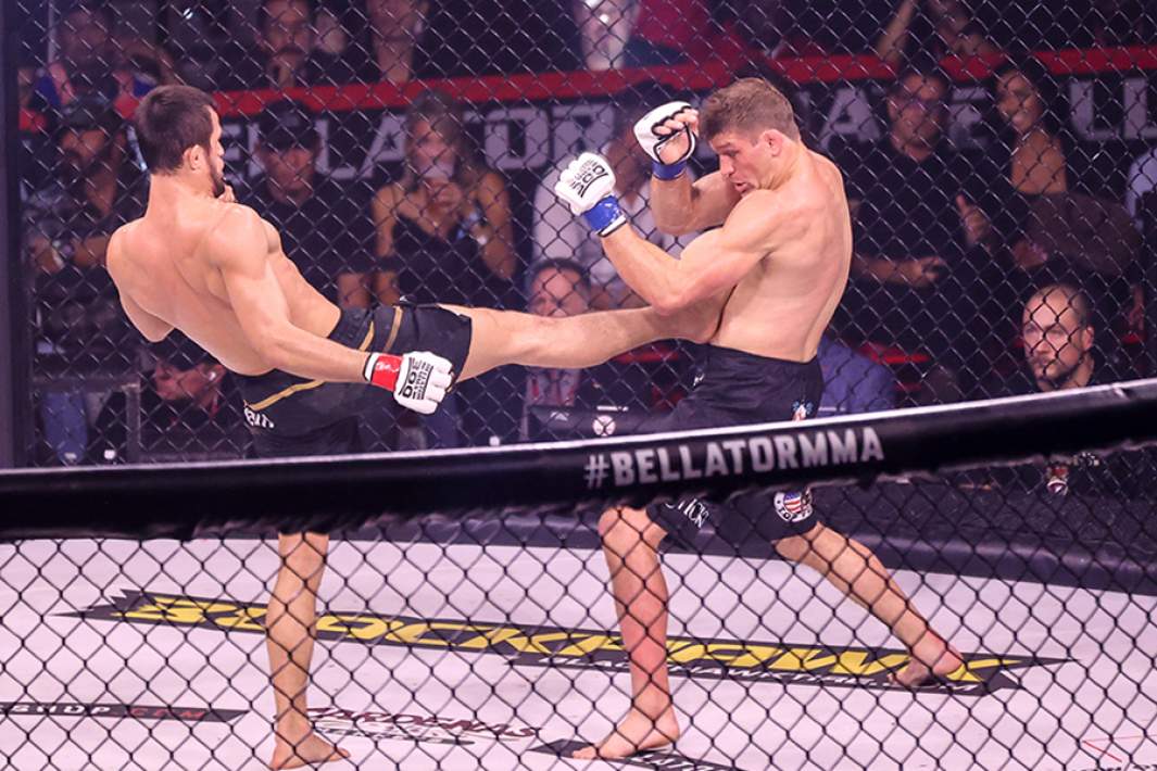 Бой Усмана Нурмагомедова и Брента Примуса на турнире Bellator 300 в Сан-Диего