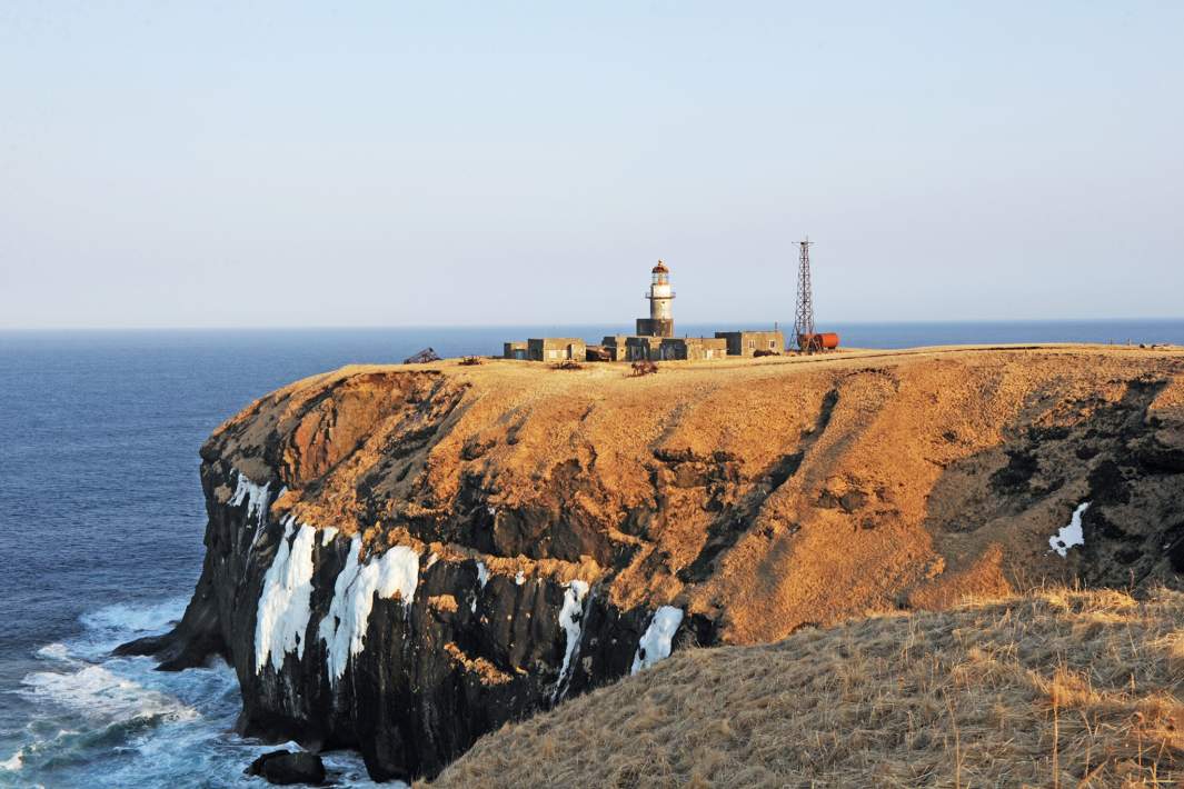 Самый крупный остров Малой гряды Курильских острово