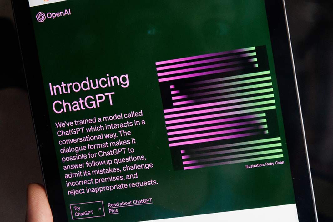 ChatGPT на экране смартфона