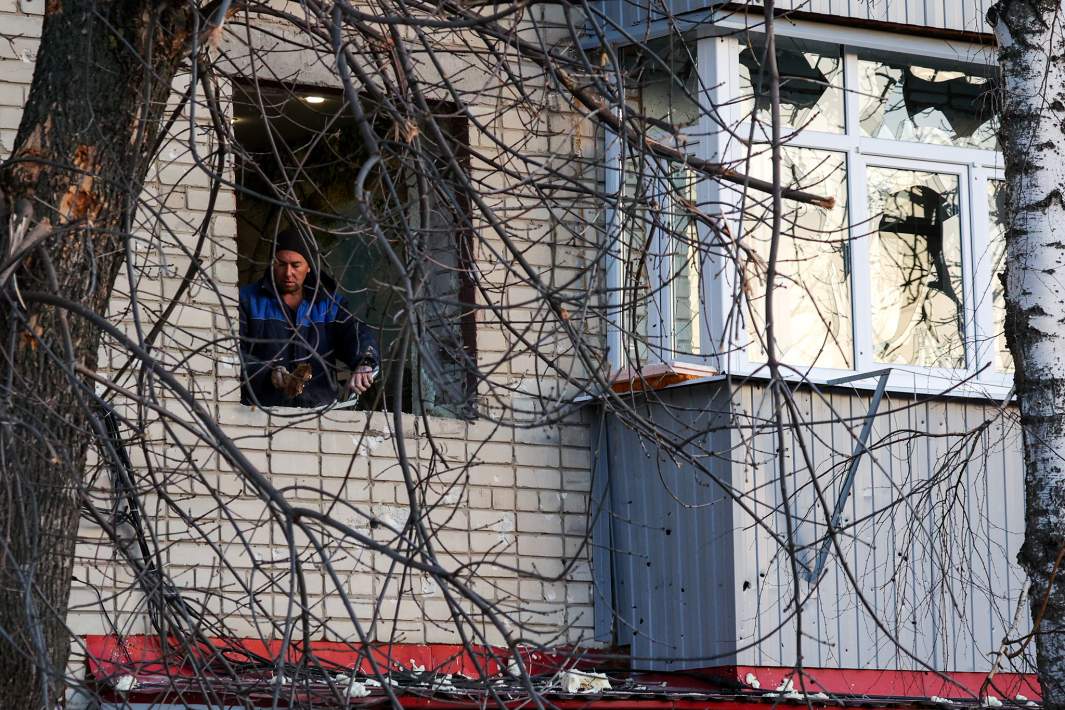 Восстановление жилого дома, поврежденного в результате обстрела города