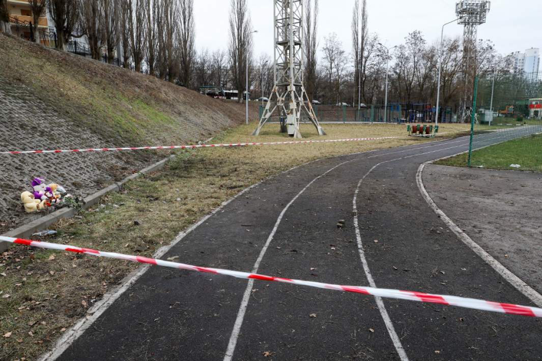 Спортивный стадион, поврежденный в результате обстрела города со стороны ВСУ.