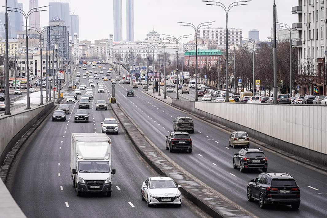 Автомобили во время движения