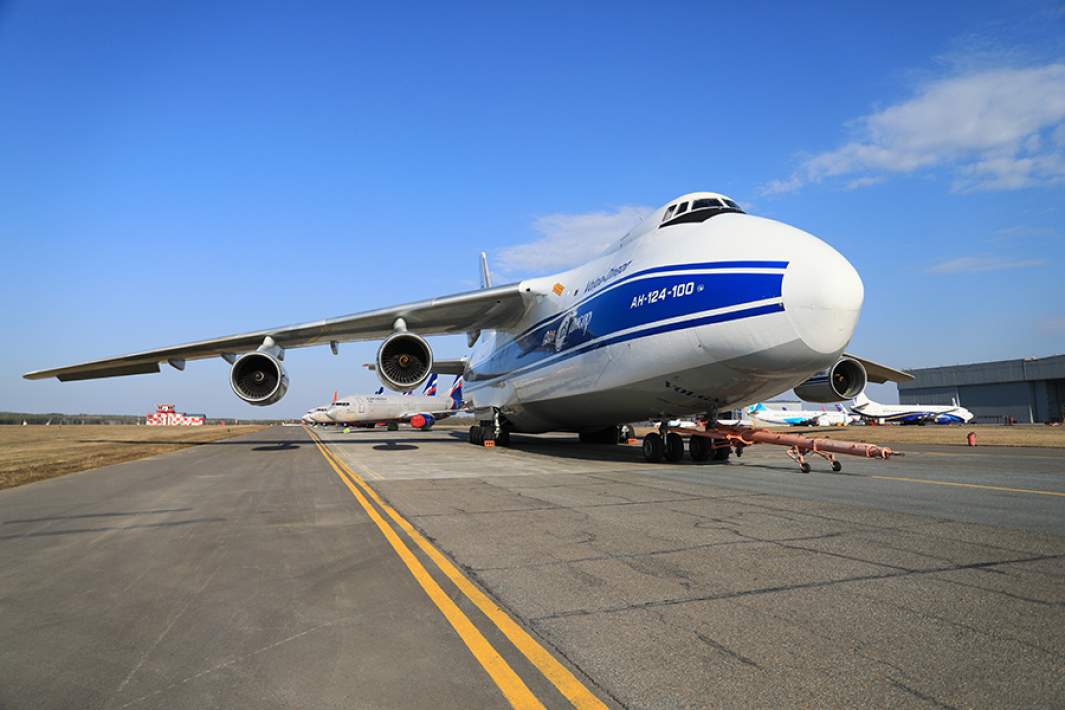 Самолет АН-124-100