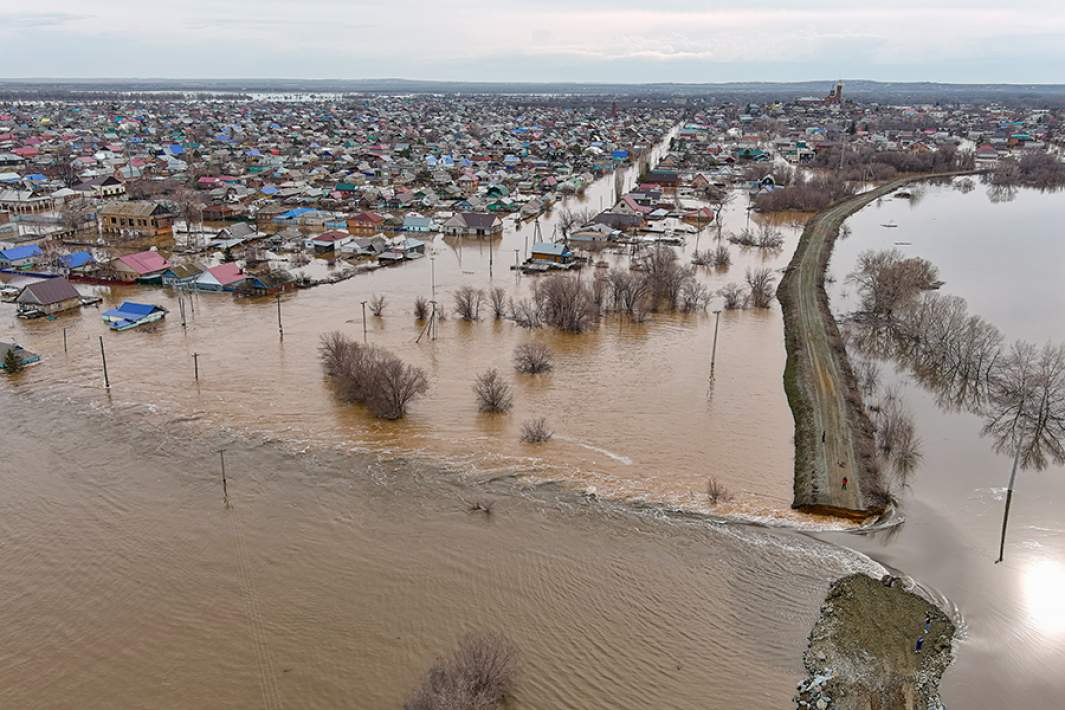 Место прорыва дамбы в Орске