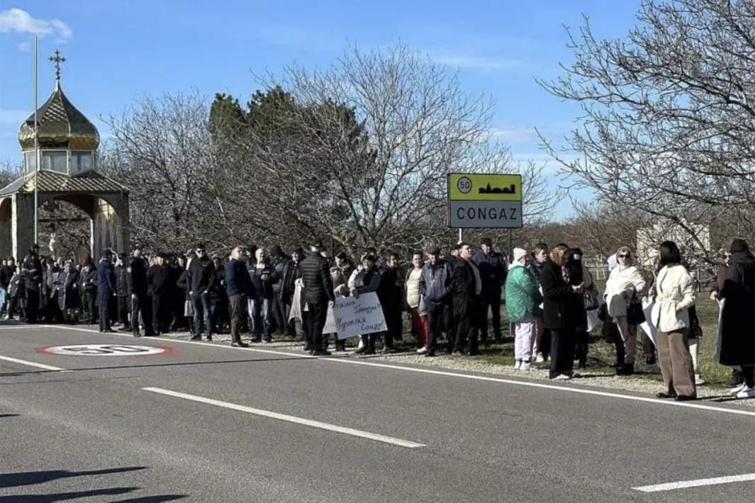 Акция протеста в Комрате в день визита президента Молдавии Майи Санду