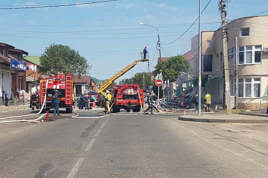 МЧС на месте взрыва ТЦ в Апшеронске