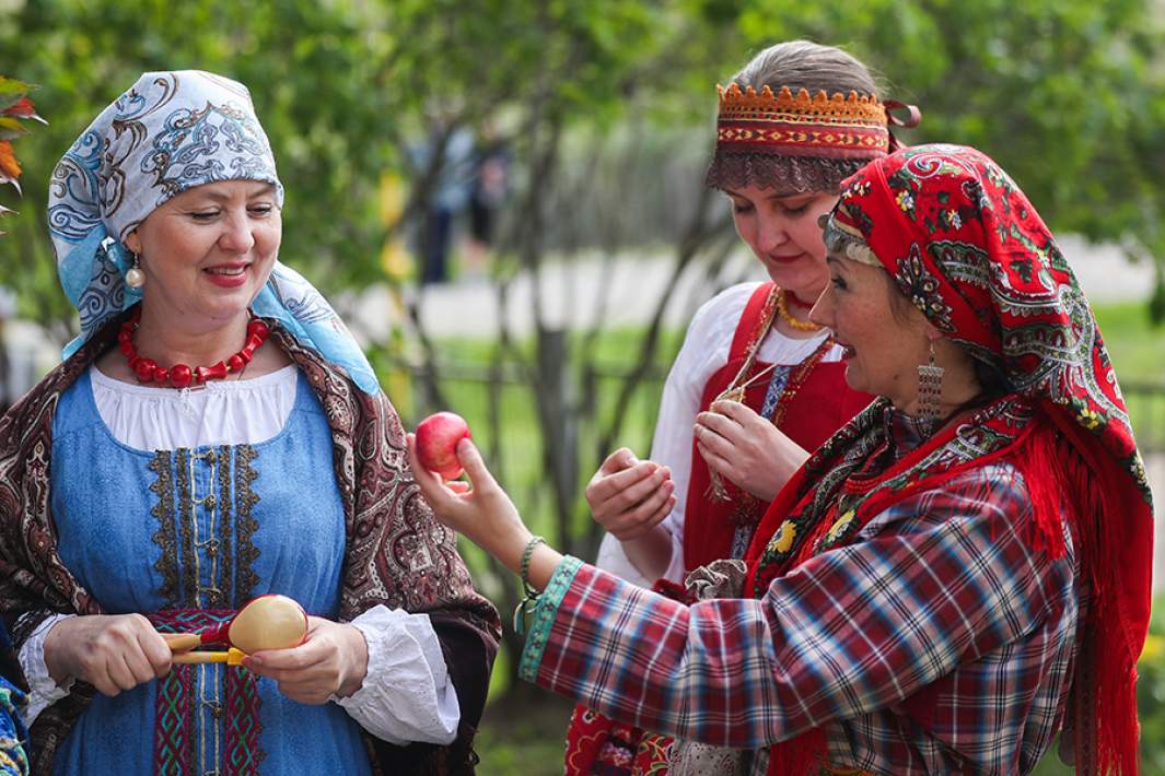 Участницы фольклорного празднования Яблочного Спаса