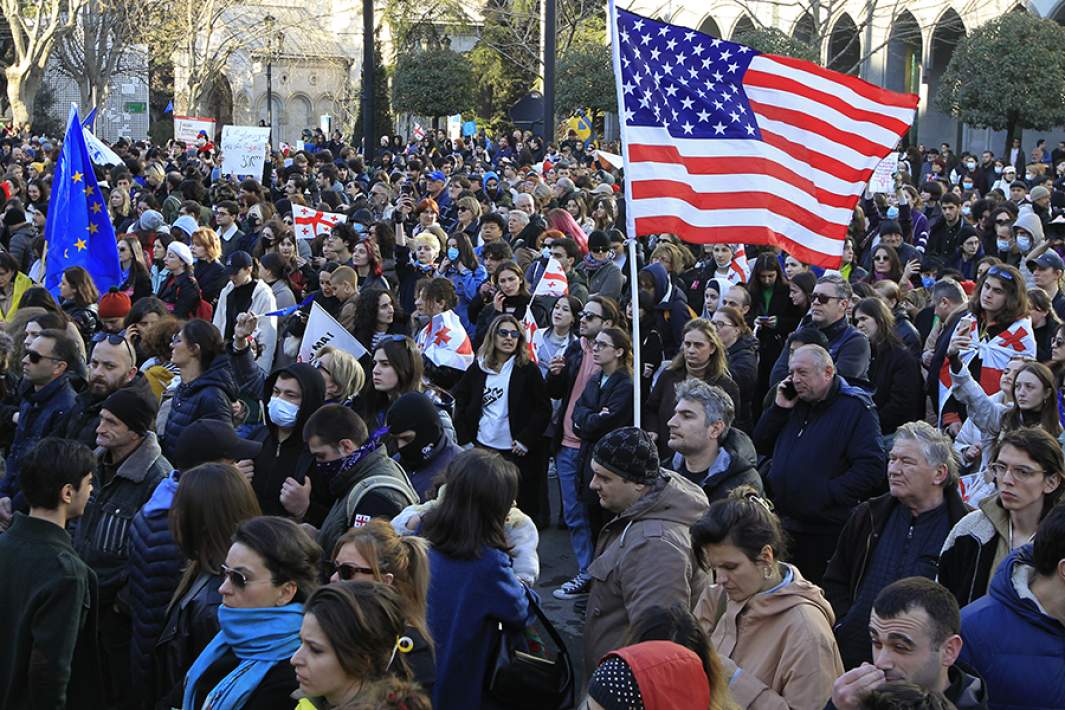 Акция протеста в Тбилиси против законопроекта об иноагентах. 8 марта 2023 года