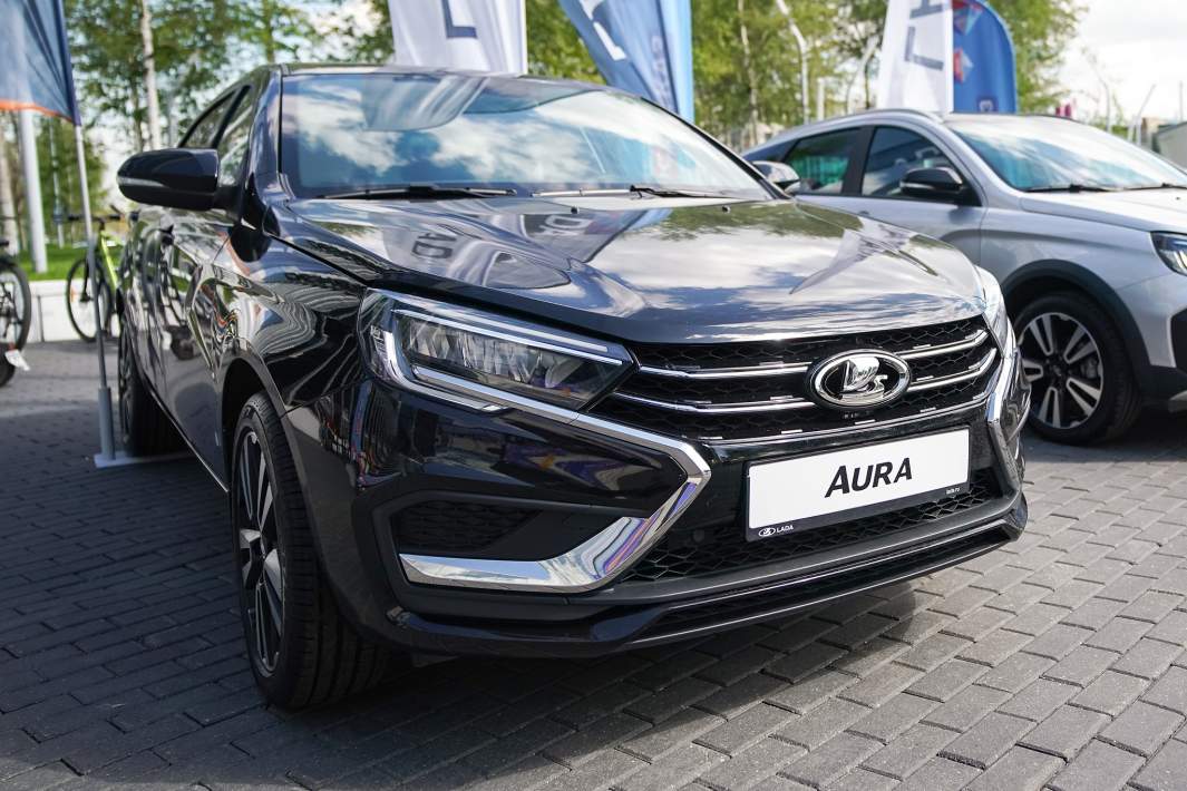 Lada Aura