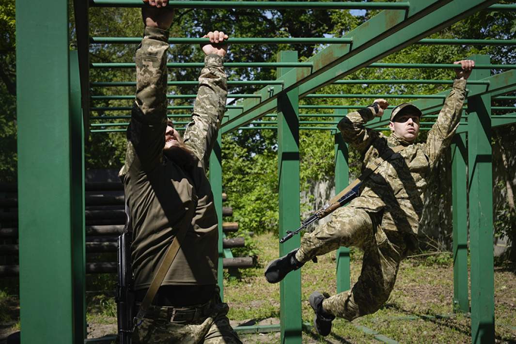 Новобранцы ВСУ на тренировке