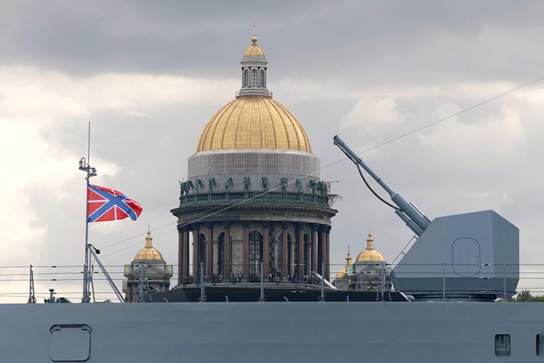 Артиллерийская установка АК-176МА на палубе патрульного корабля ледового класса «Иван Папанин»